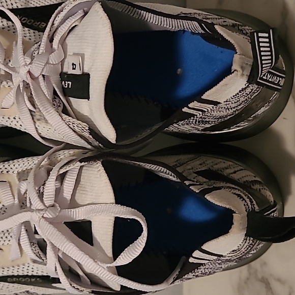 Brooks Levitate 4 Running Training Athletic Sneakers Wmn 9.5 Black White DNA AMP - Picture 11 of 16